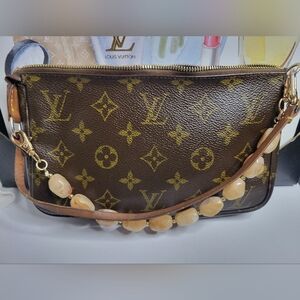 Vintage,Guaranteed AUTHENTIC LOUIS VUITTON POUCHETTE SD1012